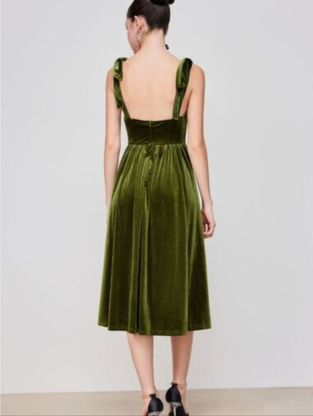 NWT CIDER Scoop Neck Olive Green Velvet Midi Dress with Tie Straps - Picture 3 of 9